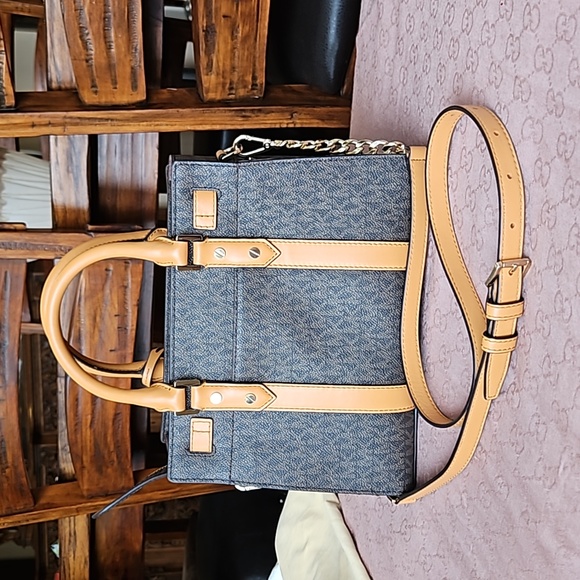 Michael Kors small Tote - Picture 3 of 5